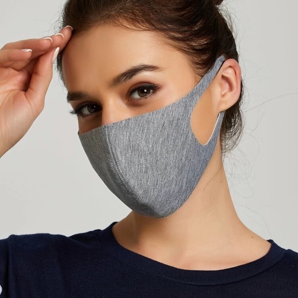 4 Face Masks - Picture 2 of 3